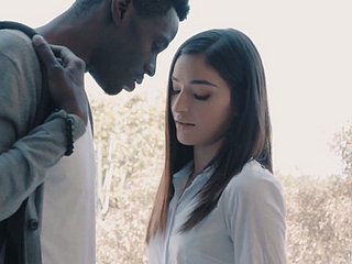 Langsing pucat pacar Emily Willis senang setiap kali dia naik BBC kuat