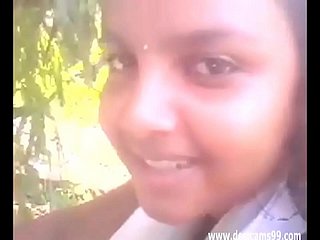 Beautiful Desi Girl Buah dada Show dan Akhbar Dalam Taman Cam Amatur Hot