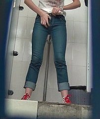 Tersembunyi cam di Cina toilet