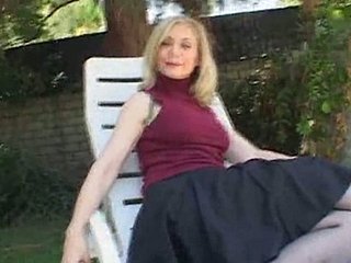 ニナ・ハートレーまあ構え女