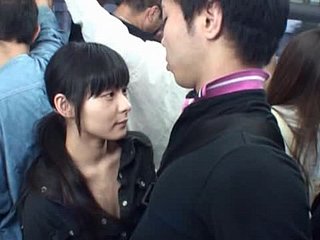 Nghịch ngợm Teen AV Gal On The Bus Jerks Bạn trai của cô Cho đến khi ông cums