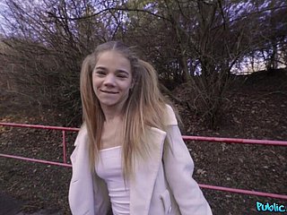 Nena adolescente da BJ en el bosque 1 - Agente público