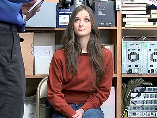 Choplifting Chick Kenzi Ryansは1つの変態男によって処罰されています