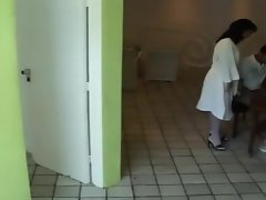 اطالوی خانہ بدوش MILF ساتھ Threesome