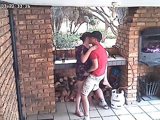 SPYCAM：CC TV Self Purveyance Accomodationカップル自然保護区のフロントポーチでクソ