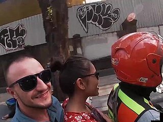 Amateurpaar op een dagje uit in Bangkok