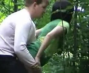 Casal russo na floresta