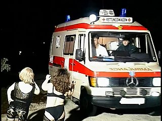 Sluts Midget Horny Swell up Guy's Requisites di Ambulans