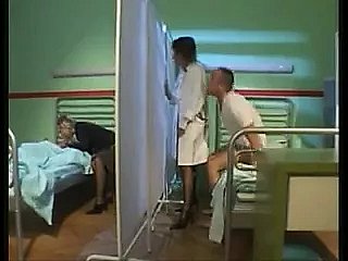 Jururawat Perempuan Memulakan Infirmary Panas 4-Way