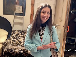 تھیٹر میں ایک معمولی لڑکی کو اٹھایا اور آرٹ گیلری میں جنسی تعلقات کے لئے طلاق دی