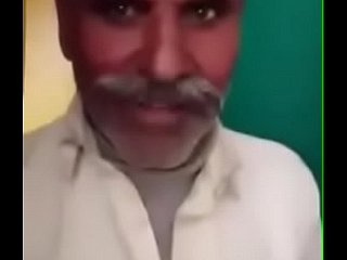 与 和 m 发生性关系。印度人