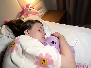 Eu comi minha meia-irmã puta e gozei dentro dela DUAS VEZES