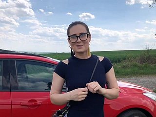 Layman Sexual intercourse Xozilla Películas porno Chica detiene su auto para hacer el amor nail-brush un chico Parte 1