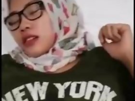 Tudung cermin mata muka