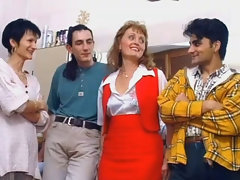 Jeune Allemand Guy Fucks Granny hongrois