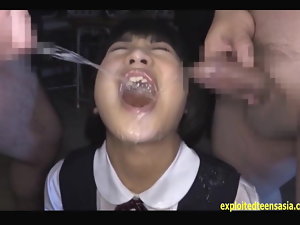  وفي سن المراهقة كوش JAV تعرض للغالون من تبول من 10 رجال