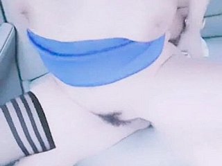Девушка с большими натуральными сиськами трахается с мужчиной на свидании в машине, китайская зрелая36D