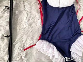 NANA Fille d'auto-bondage dans l'eau d'un réservoir mort avec un masque à gaz, un orgasme avec un vibrateur