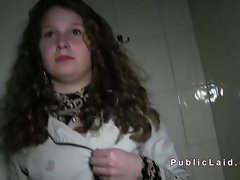 agente público adolescente folla en las salas de gimnasia cambiar