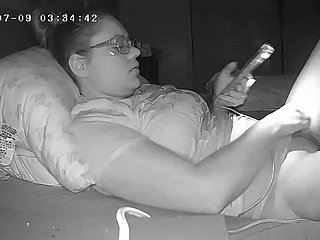 Una perra tetona graba un motion picture para su novia, captado por una cámara oculta
