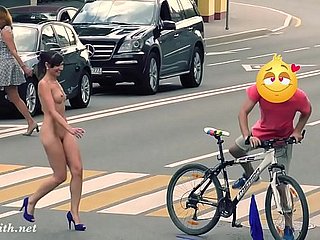 Kamera Tersembunyi Menangkap Jeny Saat Ditelanjangi di Depan Umum