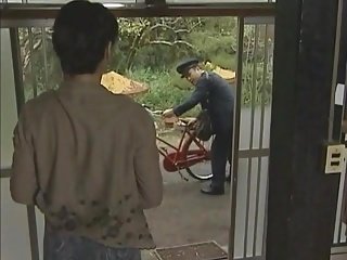 JPN डाकिया और गृहिणी