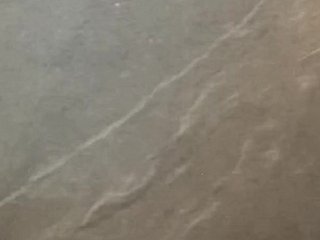 Erleben Sie die ultimative feuchte Fantasie, wenn wunderschöne Körper in hauchzarten Strumpfhosen den Höhepunkt der Salaciousness erreichen. Beobachten Sie, wie der durchscheinende Stoff von unkontrollierbaren Strömen weiblicher Ejakulation durchnässt wird und ein glitzerndes Spektakel purer Begierde entfacht. Das zarte Material schmiegt sich an jede Kurve, während Feuchtigkeit hindurchsickert und china plate Figures darunter enthüllt. Jeder Stoß und jede Berührung steigert die Intensität der Empfindungen, bis ein explosiver Orgasmus einen Wasserfall der Leidenschaft erzeugt, der durch das Nylon sickert und in dieser expliziten Darstellung weiblicher Sexualität und Befriedigung nichts der Fantasie überlässt.