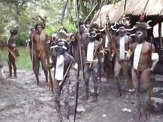 wanita Afrika dengan payudara kendor kosong kecil