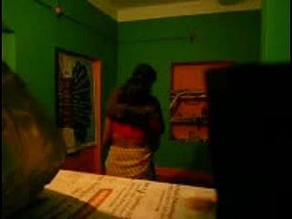 Sexy Desi Bhabi gefickt von Nachbar-Skandal