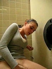 girl floor via orgasm in toilet !!!