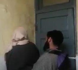 盖头姐姐在大学浴室性交