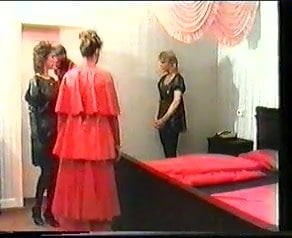 Gummi Internat - vintage latex dispensary