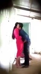 بریک کے وقت میں بھارتی کالج جوڑے