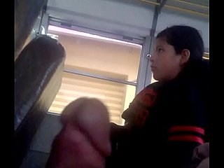 nena viendo mi verga en xe buýt