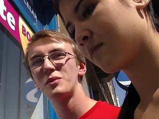 Jeune canapé en cuir inexpert sexe fantastique sur influenza came